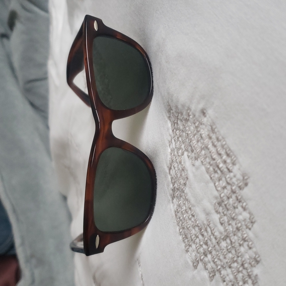 Small face shape Ray-Ban Wayfarer tortoise brown